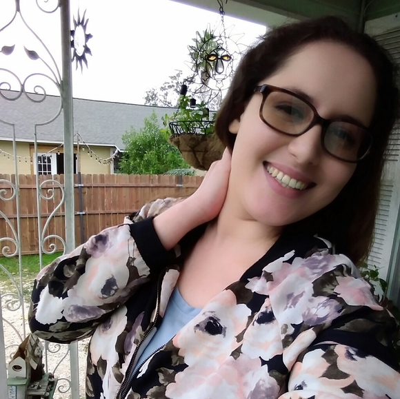 Meet your Posher, Isabel - Picture 2 of 3